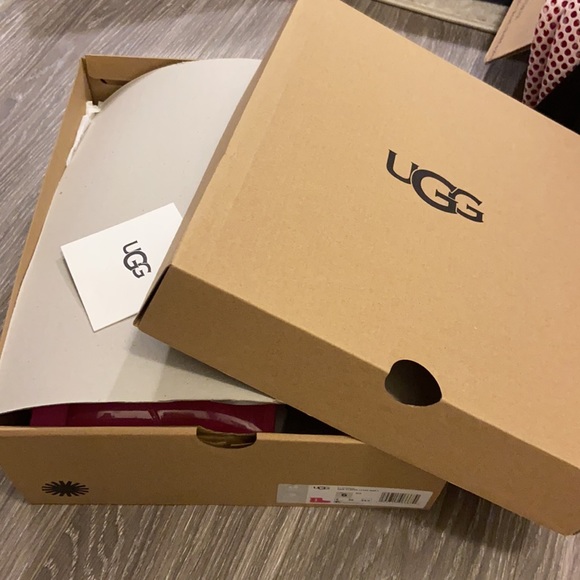 UGG Australia waterproof boots. Fit 7 - Picture 16 of 16